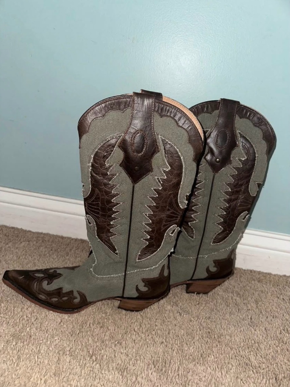 Women's Two-Tone Western Heeled Boots - Olive & Brown